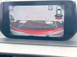 【バックカメラ】駐車時に後方がリアルタイム映像で確認できます。大型商業施設や立体駐車場での駐車時や、夜間のバック時に大活躍！運転スキルに関わらず、今や必須となった装備のひとつです！
