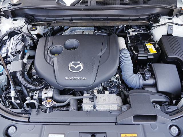 クリーンディーゼルエンジンは4000ccガソリンエンジン並みの力強いトルクがあり、上り坂や高速道路の合流などでもストレスフリー、しかもこれだけパワフルなのに、とても燃費の良いエンジンです。