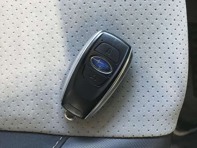 スマートキーなのでポケットやカバンに入れておくだけ！車のボタン1つで楽々開閉！