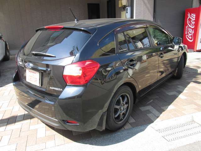 黒のインプレッサスポーツ入庫しました。通勤にレジャーにいかがでしょうか。全国納車承ります。是非お問い合わせください♪