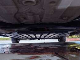 下回り・足回りの状態も錆や腐食等見受けれずとても綺麗な状態でございます♪当店は東北にお店を構えておりますが車両の下回りの状態は入念にチェックしておりますので安心してお買い求めくださいませ♪