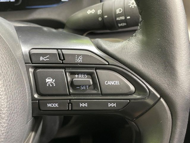 【レーダークルーズコントロール】高速道路での長距離走行が楽に！！自動で速度を保つクルーズコントロールが、衝突軽減システムと連携し、前方の車両を感知して車間を保つように速度調節してくれます！！