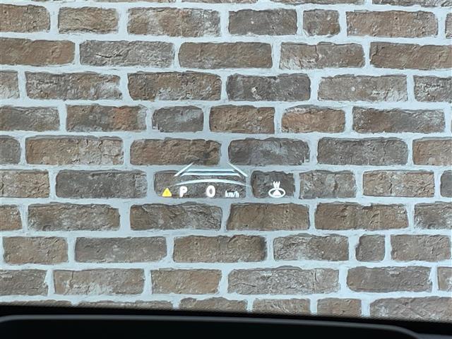 【ヘッドアップディスプレイ】運転席前のフロントガラスにスピードメーター等が表示されます！