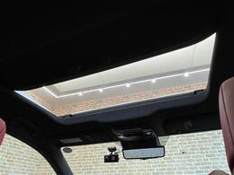 【ムーンルーフ】解放感溢れるサンルーフ♪車内には爽やかな風や太陽の穏やかな光が差し込みます♪
