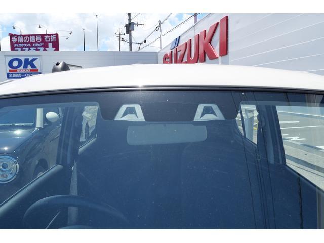 フロントガラス上部には安全機能のデュアルカメラブレーキサポートが付いています！2つのカメラで人間の目のような働きで夜間の歩行者感知もできる仕組みです。衝突被害軽減ブレーキや踏間違い防止を手助けします！