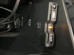 【ETC】高速道路の料金所をストレスなく通過！話題のスポットやサービスエリアに多い「スマートIC」利用時は必須のアイテムです。当店でセットアップを実施、ご納車当日からすぐにご利用いただけます！