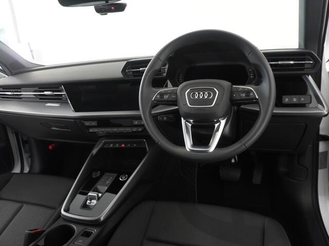 指定工場で車検までご対応可能。6ベイを完備したサービス工場を併設し、快適なAudiライフをサポートします。詳しくは0078-6002-900146中古車スタッフまで