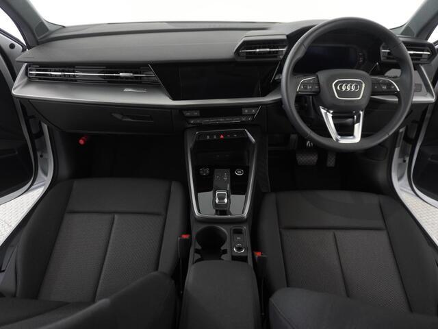 指定工場で車検までご対応可能。6ベイを完備したサービス工場を併設し、快適なAudiライフをサポートします。詳しくは0078-6002-900146中古車スタッフまで