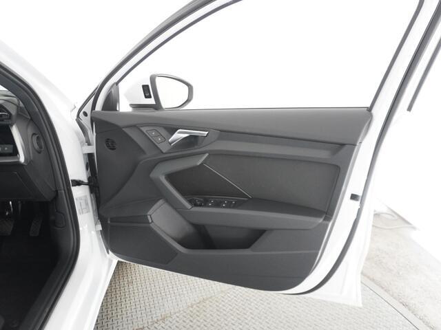 ドアを開けると上質で上品な室内空間が広がり細部までこだわったAudiデザイン性と、物づくりのこだわりを感じて頂けます。詳しくは0078-6002-900146中古車スタッフまで