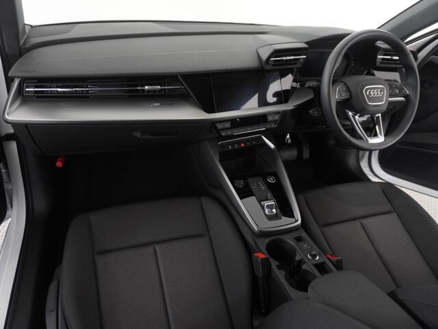 指定工場で車検までご対応可能。6ベイを完備したサービス工場を併設し、快適なAudiライフをサポートします。詳しくは0078-6002-900146中古車スタッフまで