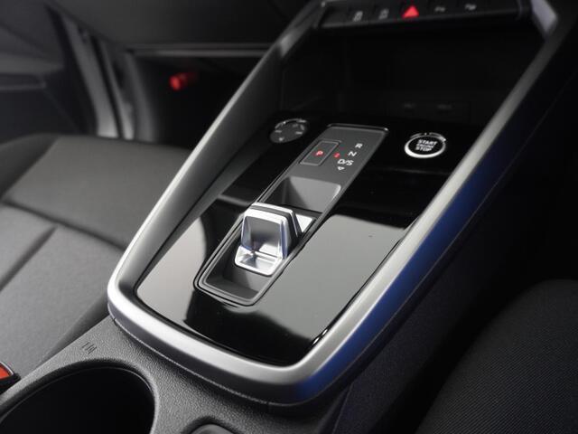 指定工場で車検までご対応可能。6ベイを完備したサービス工場を併設し、Audiライフをサポートします。
