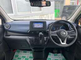 メーターやシフトレバー、スイッチ位置など運転席回りの配置はしっくりいきたいものですね！まずは座ってチェックしてみてください♪