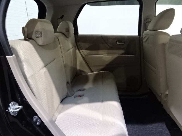 リアシートもゆったり快適に座っていただけますので、後部座席にお乗りの大切な方も楽しくドライブに参加していただけます。