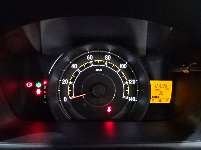 メーターも見易いレイアウトなので安心ドライブをサポートします☆