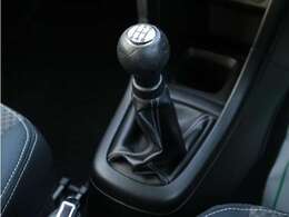 5速MT車★クラッチのすべり感もなくマニュアル車でよくダメになるシフトのリンケージのガタもありません！