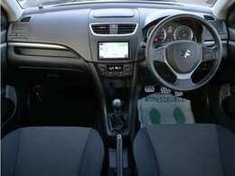 すっきりとしたスイフトらしいデザインのダッシュ回り！フロントビューの視認性もよく運転しやすいと思います★