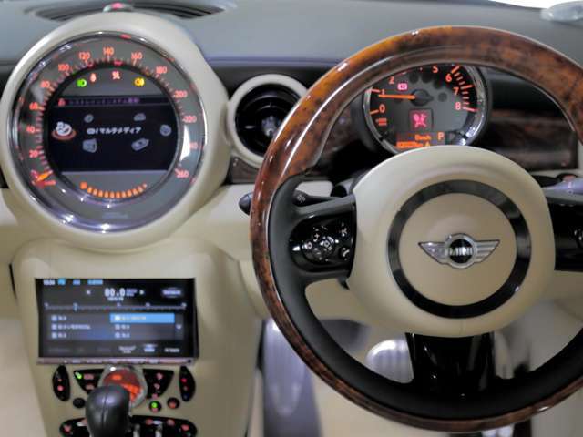 店舗にて現車の確認もいただけますので、お電話で在庫のご確認の上是非ご来店くださいませ！！！
