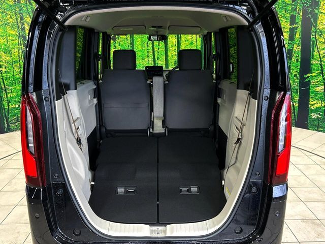 普段のお買い物や通勤、送迎等に十分な荷室スペースを確保しております。セカンドシートを倒すと、大きな荷物の積載も可能です♪