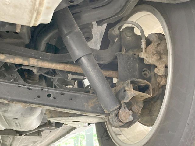 お車を安心してお乗りいただく為には、足回りの定期点検が欠かせません。サービスサポート（有償保証）では無料点検もご提供しており、安心のカーライフをお過ごしいただけるサポート体制が整っています。