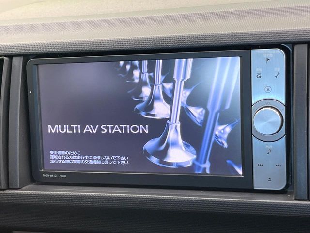 【純正ナビ】人気の純正ナビを装備。オーディオ機能も充実しており、Bluetooth接続すればお持ちのスマホやMP3プレイヤーの音楽を再生可能！毎日の運転がさらに楽しくなります！！