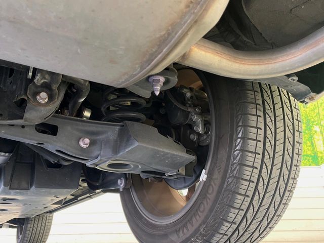 お車を安心してお乗りいただく為には、足回りの定期点検が欠かせません。サービスサポート（有償保証）では無料点検もご提供しており、安心のカーライフをお過ごしいただけるサポート体制が整っています。