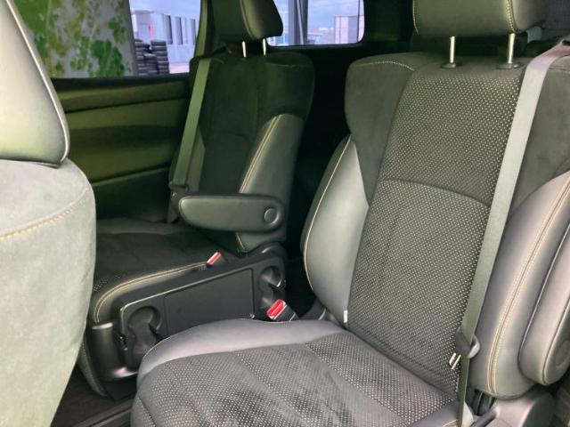 WECARSでは各商談席に大型モニターをご用意しております！見やすい大画面でゆったりと全国の在庫をご覧いただけます！是非ご来店お待ちしております！