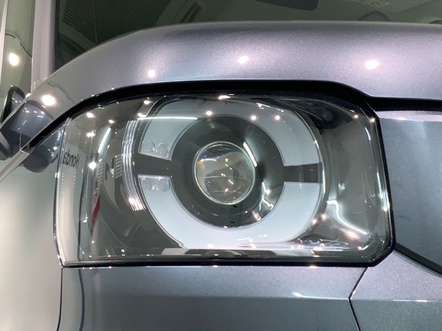 LEDヘッドライトは、点灯の瞬間から最大光量を発揮し、突然暗くなるトンネルなどでの安定感を高めます。