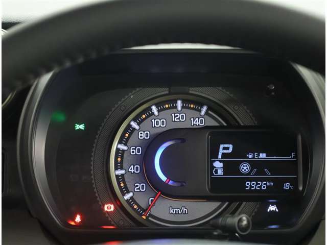 メーターは見やすい安全仕様！様々な情報がここに詰まっております◎ご来店時にはお客様自身の目でご確認ください。内装の質感や臭い・小さな傷など写真ではお伝えしにくい部分が有るのがU-carです。