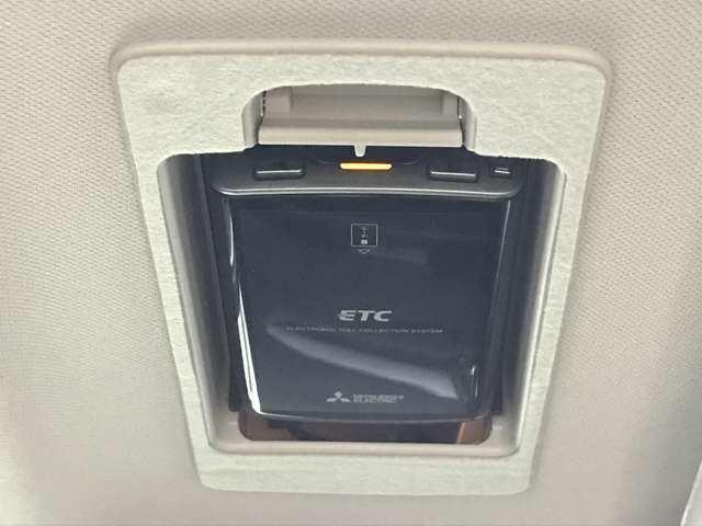 運転席のバイザー裏にはスマートインETC付きです♪