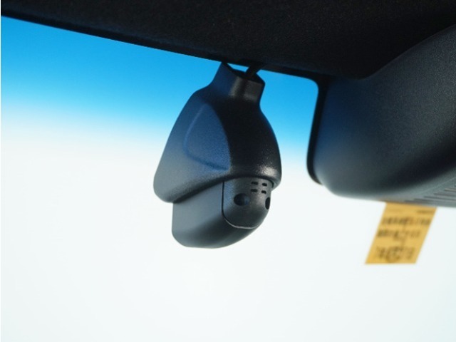 ◆ドライブレコーダー◆映像・音声などを記録する自動車用の装置です。　もしもの事故の際の記録はもちろん、旅行の際の思い出としてドライブの映像を楽しむことができます。