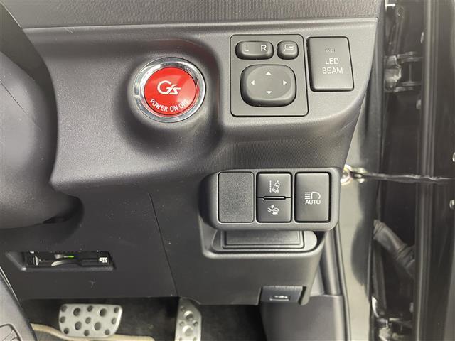 気になる車はすぐにお問い合わせください！画面右側の0066から始まる無料ダイヤルからお問い合わせ下さい！専門スタッフがお車のご質問にお答えいたします！