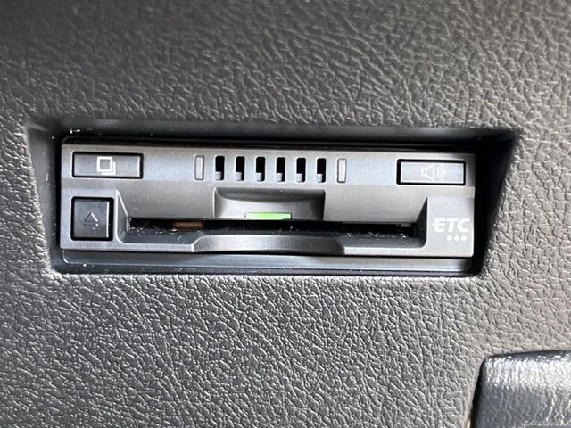 【ETC】高速道路の料金所をストレスなく通過！話題のスポットやサービスエリアに多い「スマートIC」利用時は必須のアイテムです。当店でセットアップを実施、ご納車当日からすぐにご利用いただけます！