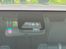 【トヨタセーフティセンス】走行中に前方の車両等を認識し、衝突しそうな時は警報とブレーキで衝突回避と被害軽減をアシスト。より安全にドライブをお楽しみいただけます。