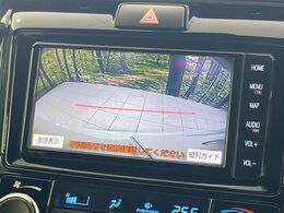 【バックカメラ】駐車時に後方がリアルタイム映像で確認できます。大型商業施設や立体駐車場での駐車時や、夜間のバック時に大活躍！運転スキルに関わらず、今や必須となった装備のひとつです！