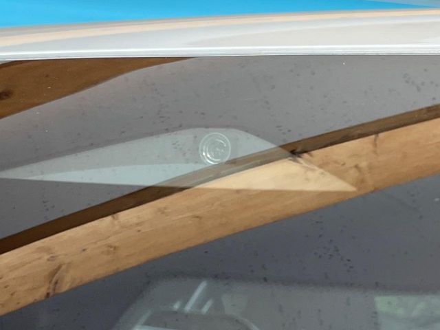 【エマージェンシーブレーキ】走行中に前方の車両等を認識し、衝突しそうな時は警報とブレーキで衝突回避と被害軽減をアシスト。より安全にドライブをお楽しみいただけます。