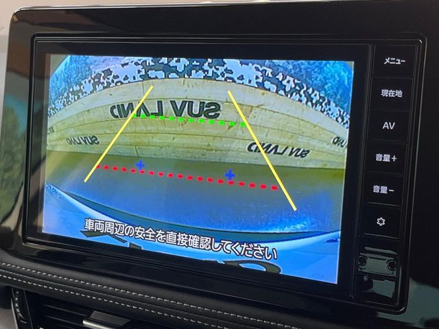 【バックカメラ】駐車時に後方がリアルタイム映像で確認できます。大型商業施設や立体駐車場での駐車時や、夜間のバック時に大活躍！運転スキルに関わらず、今や必須となった装備のひとつです！