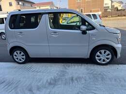 ボディカラーは、シルキーシルバーメタリック