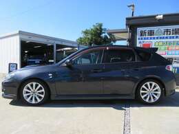 お車の状態について、お客様に分かりやすい説明を心掛けています。こちらのお車はフロント部に修理歴がございますが、走行上の支障は一切ございません。丁寧に修理されており外観の仕上がりも問題ありません。