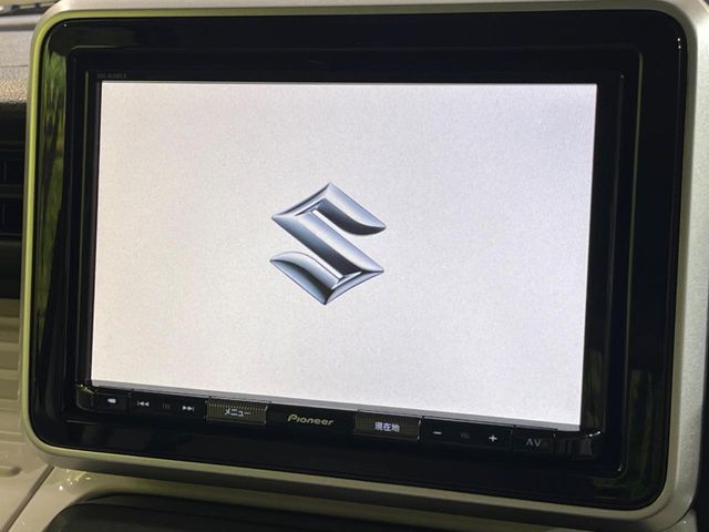 【純正8型ナビ】人気の純正ナビを装備しております。ナビの使いやすさはもちろん、オーディオ機能も充実！キャンプや旅行はもちろん、通勤や買い物など普段のドライブも楽しくなるはず♪