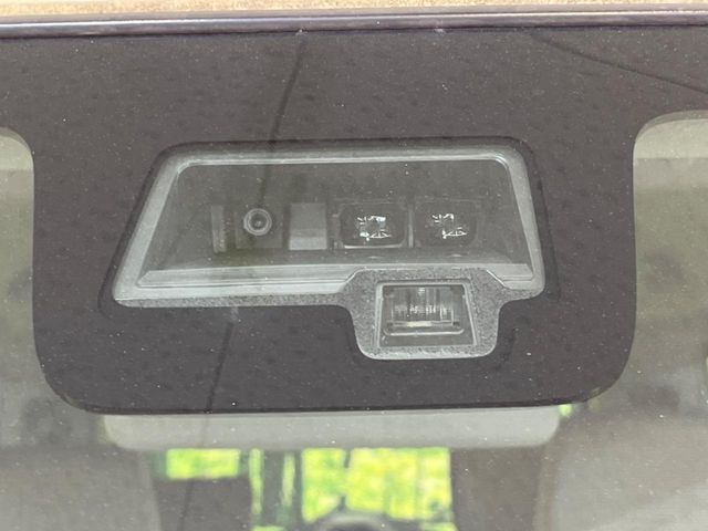 【スズキ　セーフティサポート】走行中に前方の車両等を認識し、衝突しそうな時は警報とブレーキで衝突回避と被害軽減をアシスト。より安全にドライブをお楽しみいただけます。