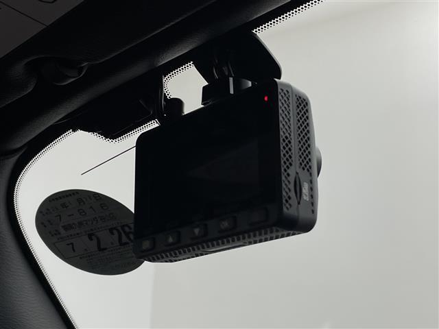 【バックミラー】大きくて見やすいので、後方を見るときも安心です！