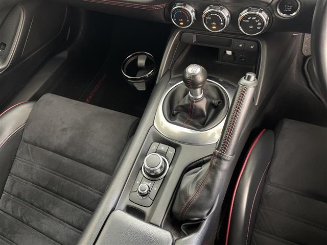 【シフトレバー】シフトも操作しやすく快適なドライブを楽しんでいただけます！