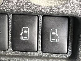 【両側パワースライドドア】スマートキーや運転席のスイッチで後席両側スライドドアの開閉が可能♪電動だから力を入れてドアを開ける必要が無く、小さなお子様でも簡単に開け閉めでき快適です♪