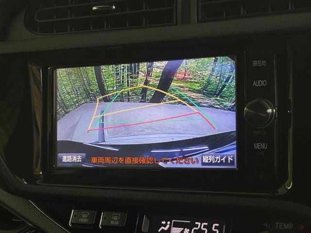 【バックカメラ】駐車時に後方がリアルタイム映像で確認できます。大型商業施設や立体駐車場での駐車時や、夜間のバック時に大活躍！運転スキルに関わらず、今や必須となった装備のひとつです！