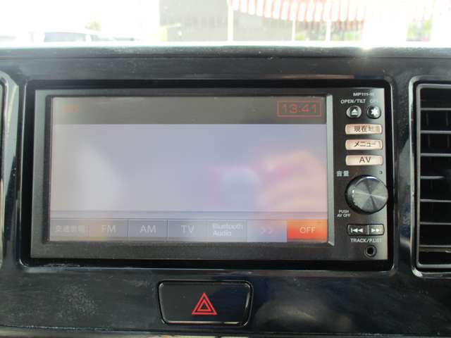 【ナビゲーション】メモリーナビ・ワンセグTV・CD/DVD再生・Bluetooth対応でスマホの音楽が車内で聞けます♪別途8，000円で、走行中にもTVが映るようになり、ナビの操作も出来ますヨ♪