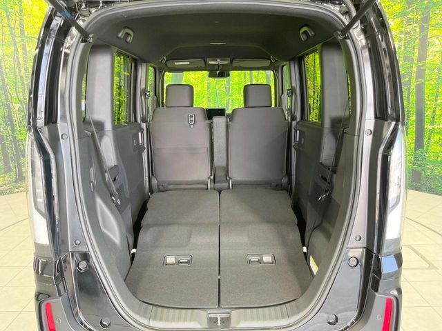 普段のお買い物や通勤、送迎等に十分な荷室スペースを確保しております。セカンドシートを倒すと、大きな荷物の積載も可能です♪