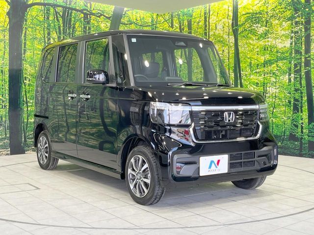 大好評のボディコーティング「弾スプラッシュコート」もご納車までに施工可能。通常のガラスコートと異なる、耐久年数6年の無機質ガラスコーティングが、ボディをキレイな状態に保ってくれます。