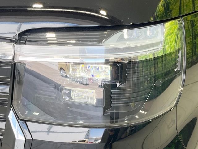【LEDヘッドライト】悪天候や夜間走行時も良好な視界を確保し安心して運転できる高輝度LEDヘッドライトを装備！点灯速度が早く、消費電力も抑えられています。