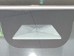 【ホンダセンシング】走行中に前方の車両等を認識し、衝突しそうな時は警報とブレーキで衝突回避と被害軽減をアシスト。より安全にドライブをお楽しみいただけます。