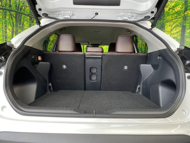 普段のお買い物や通勤、送迎等に十分な荷室スペースを確保しております。セカンドシートを倒すと、大きな荷物の積載も可能です♪